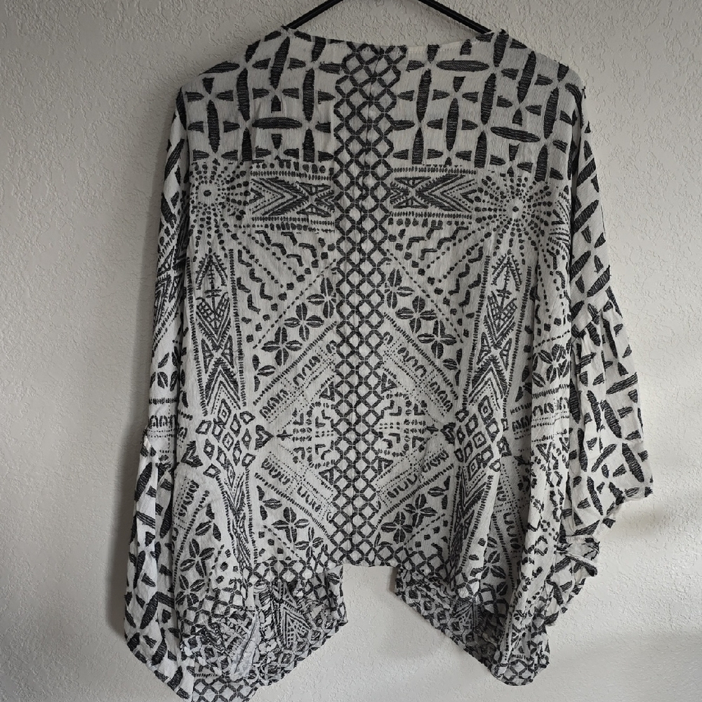 Anthropologie Black and White Aztec Open Kimono - Picture 3 of 5